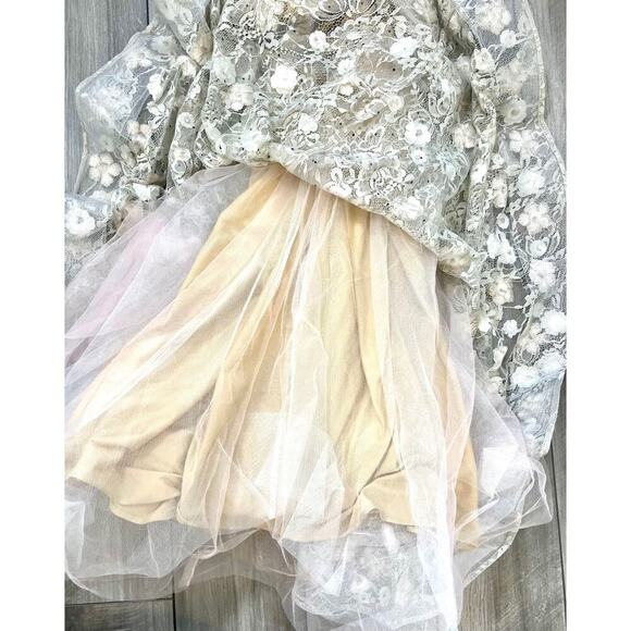 Mac Duggal Beaded Lace Dress in Beige Blush Floral Size 2 Party Cocktail Wedding - Picture 7 of 7